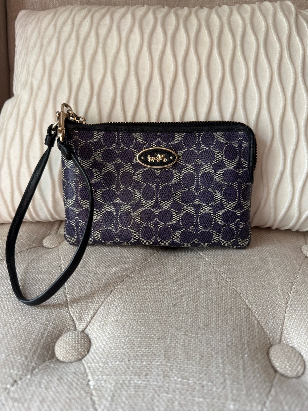 Coach Corner Zip Wristlet Signature Canvas Purple Gold Horse & Carriage - Picture 2 of 7